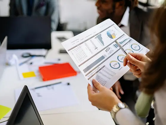 تعويضات تنافسية وحوافز متوسطة إلى طويلة الأجل